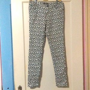 Forever 21 paisley print stretch jeans. 29